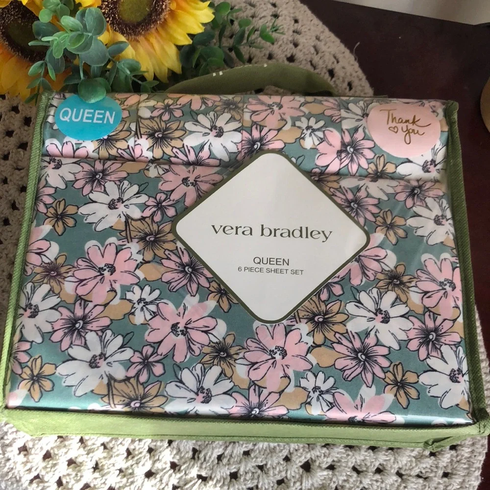 Vera Bradley QUEEN Sheet Set with Floral Pattern